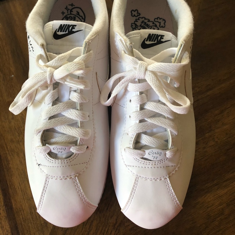 New Nike Men’s 8.5 tennis shoes swish